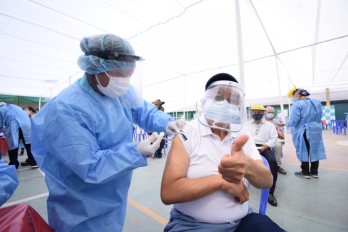 Colombia vacunará contra COVID-19 a migrantes en zonas fronterizas