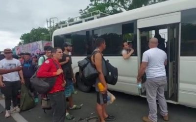 Panamá ayuda a venezolanos en su ruta a EE. UU.