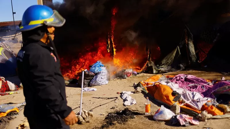 Desalojan el campamento improvisado en Ciudad Juárez donde migrantes venezolanos llevaban mas de un mes esperando cruzar a EE.UU.